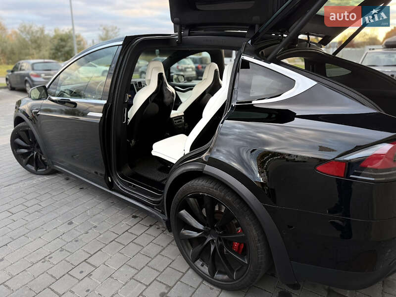Позашляховик / Кросовер Tesla Model X 2017 в Львові