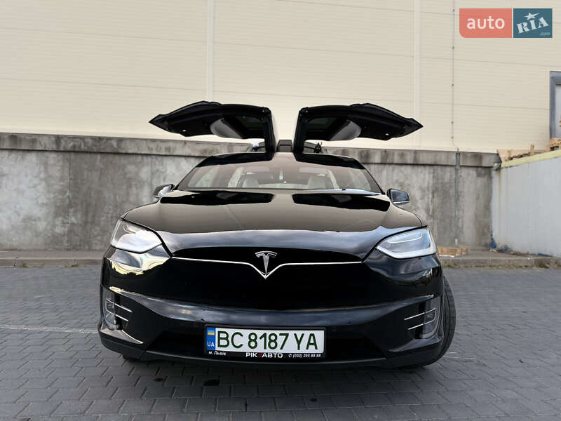 Позашляховик / Кросовер Tesla Model X 2017 в Львові
