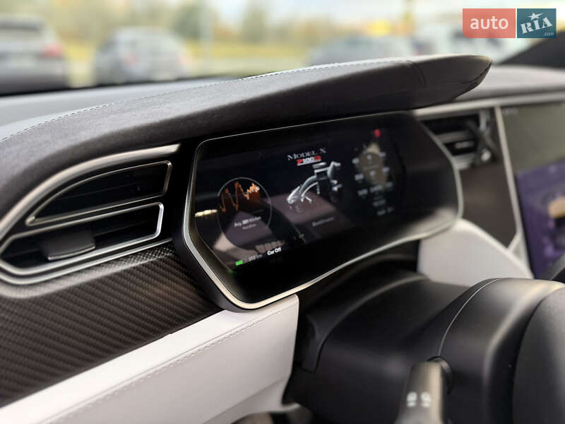 Позашляховик / Кросовер Tesla Model X 2017 в Львові