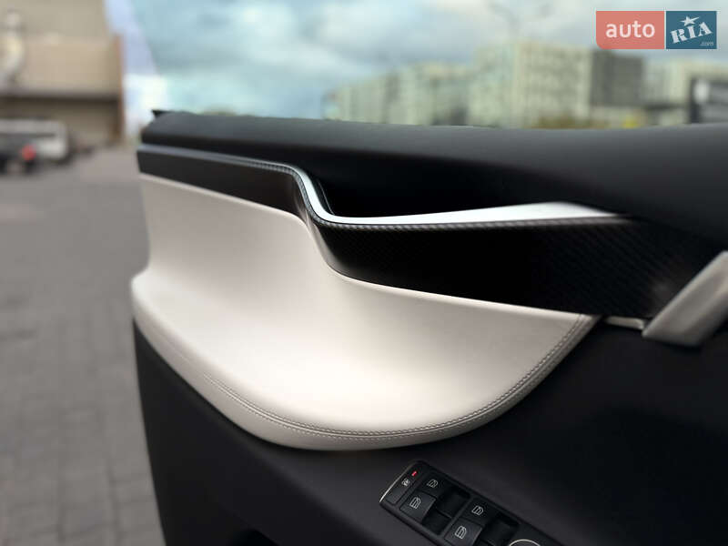 Позашляховик / Кросовер Tesla Model X 2017 в Львові