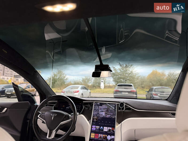 Позашляховик / Кросовер Tesla Model X 2017 в Львові