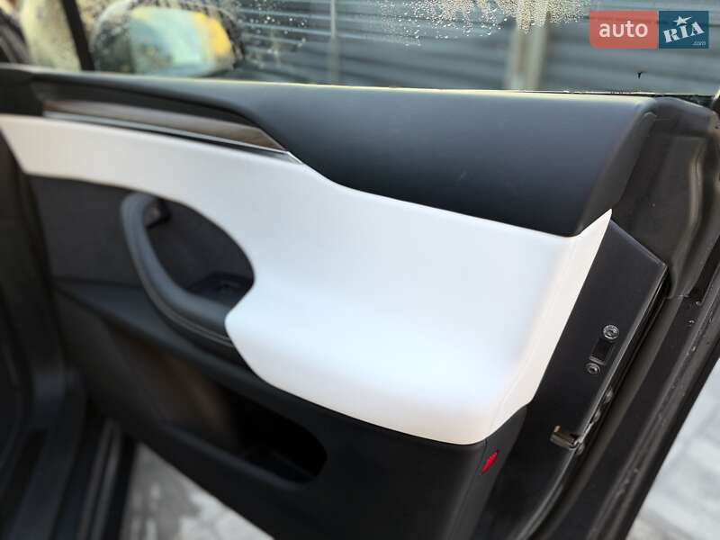 Позашляховик / Кросовер Tesla Model X 2022 в Чернівцях