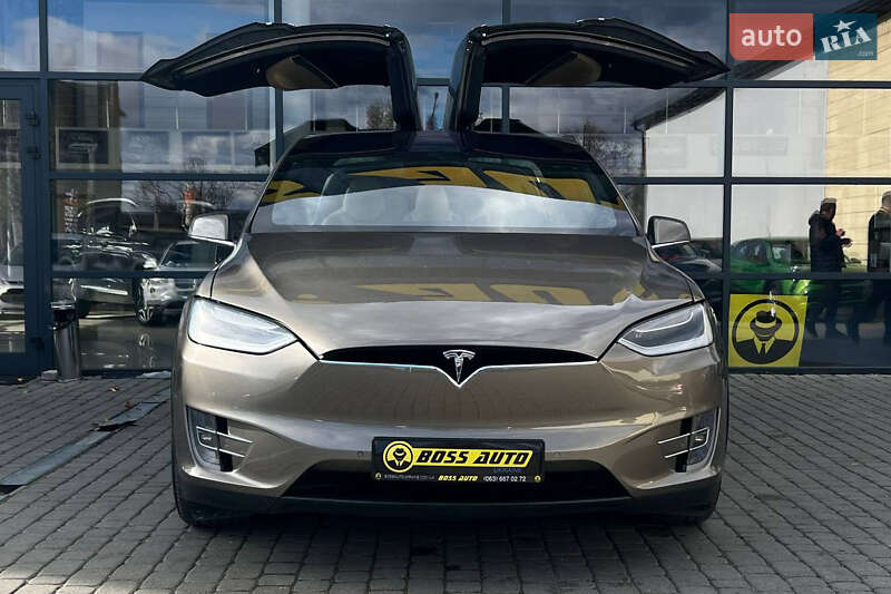 Позашляховик / Кросовер Tesla Model X 2016 в Івано-Франківську