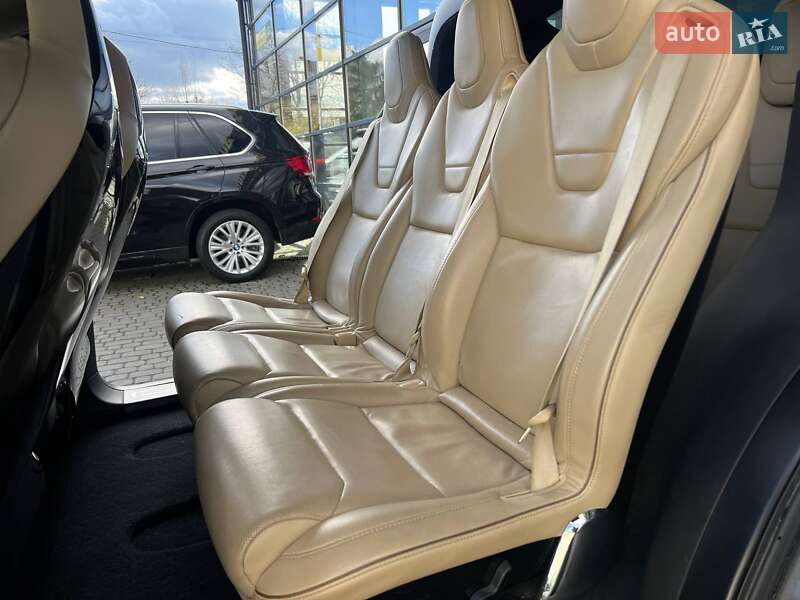 Позашляховик / Кросовер Tesla Model X 2016 в Івано-Франківську