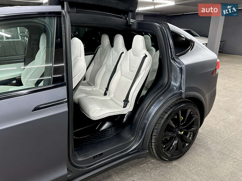 Позашляховик / Кросовер Tesla Model X 2016 в Харкові фото 18 Позашляховик / Кросовер Tesla Model X 2016 в Харкові
