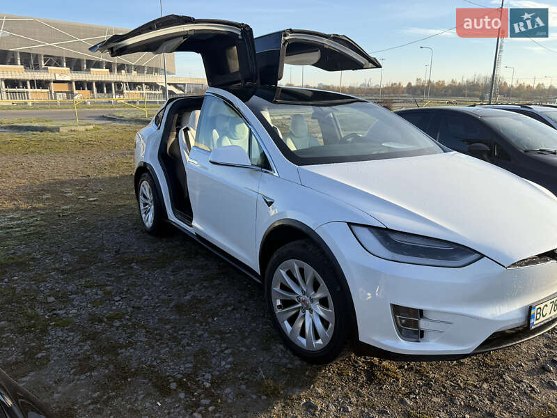 Позашляховик / Кросовер Tesla Model X 2018 в Львові