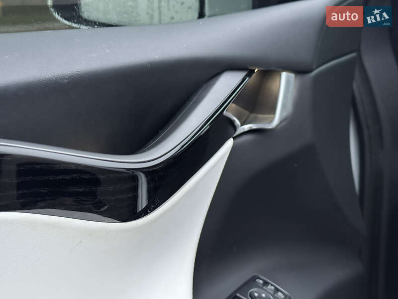 Внедорожник / Кроссовер Tesla Model X 2018 в Киеве