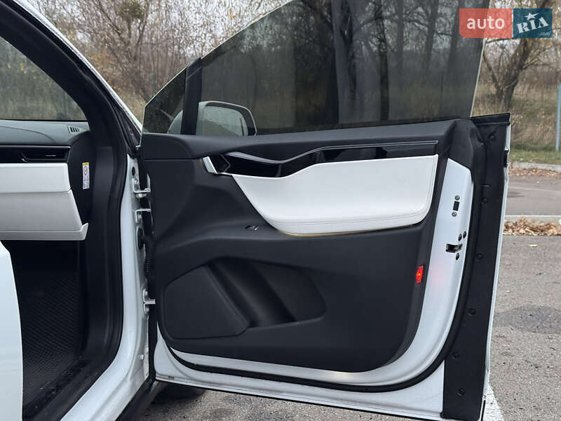 Внедорожник / Кроссовер Tesla Model X 2018 в Киеве