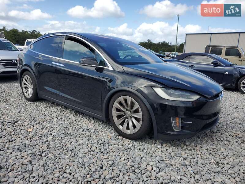 Позашляховик / Кросовер Tesla Model X 2017 в Івано-Франківську