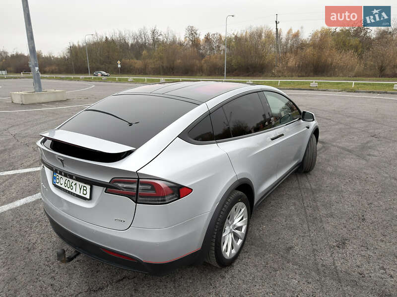 Позашляховик / Кросовер Tesla Model X 2017 в Львові