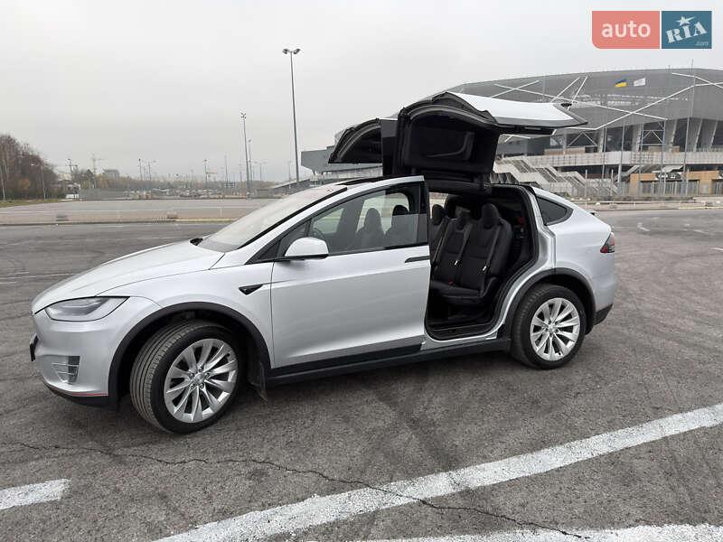 Позашляховик / Кросовер Tesla Model X 2017 в Львові