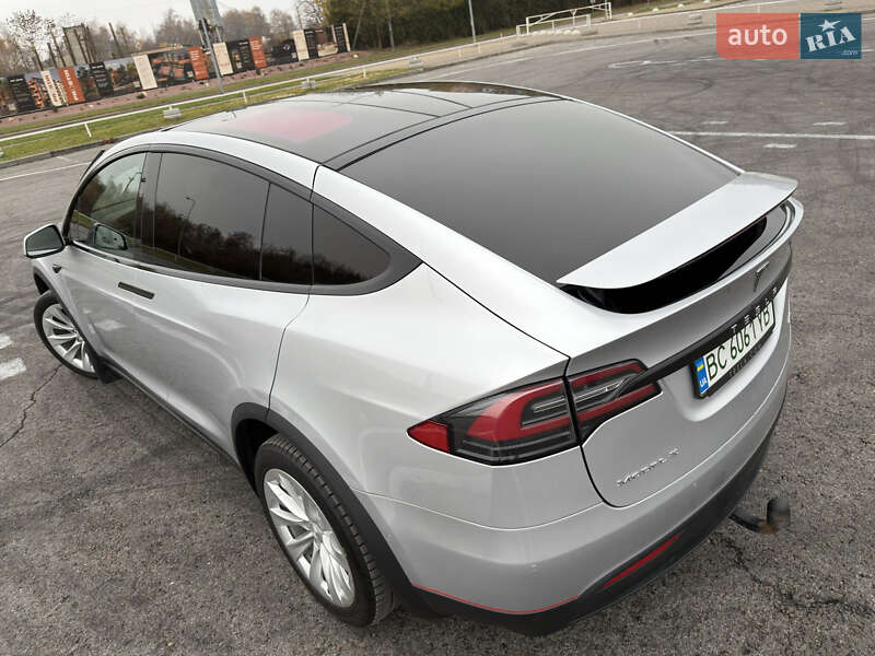 Позашляховик / Кросовер Tesla Model X 2017 в Львові