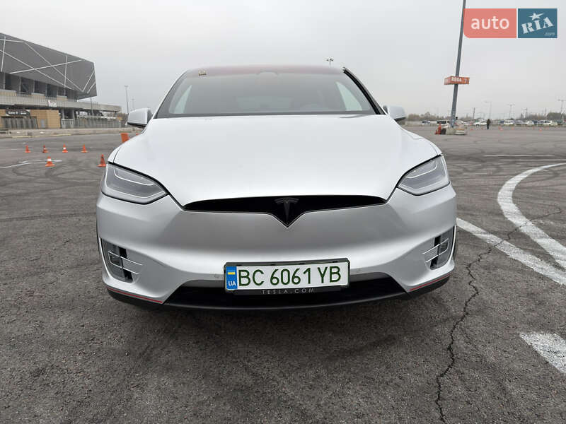 Позашляховик / Кросовер Tesla Model X 2017 в Львові