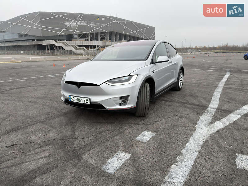 Позашляховик / Кросовер Tesla Model X 2017 в Львові