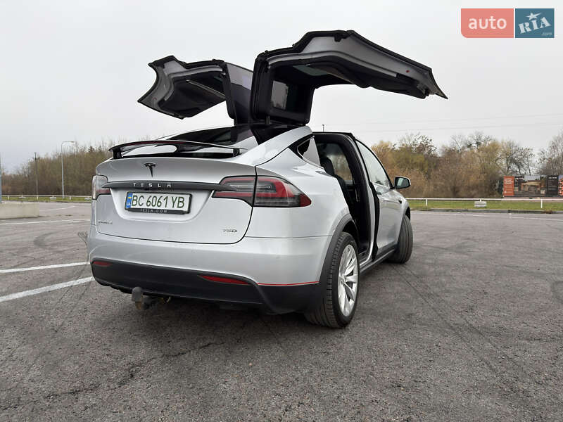 Позашляховик / Кросовер Tesla Model X 2017 в Львові
