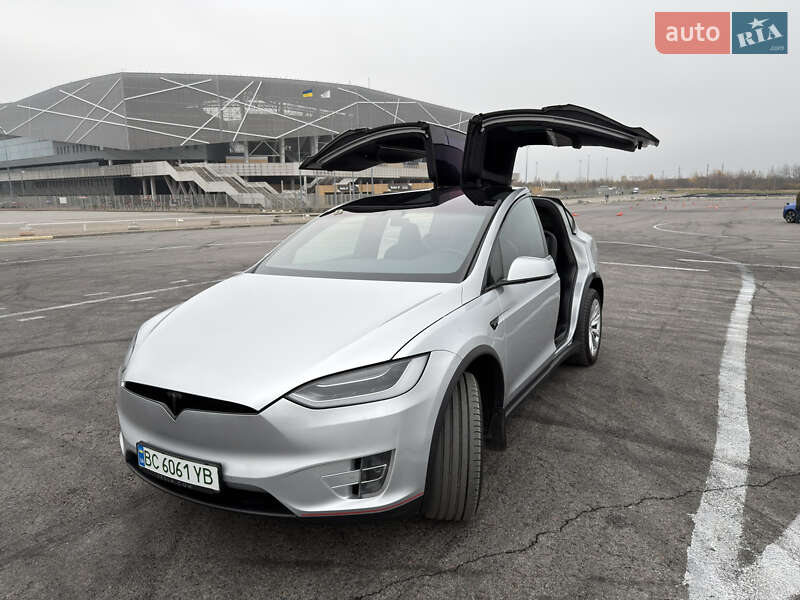 Позашляховик / Кросовер Tesla Model X 2017 в Львові