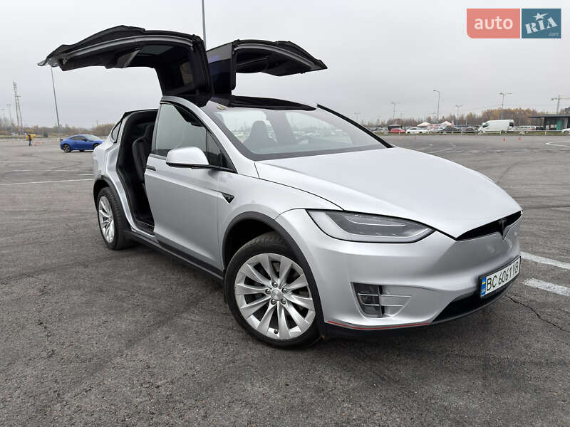 Позашляховик / Кросовер Tesla Model X 2017 в Львові