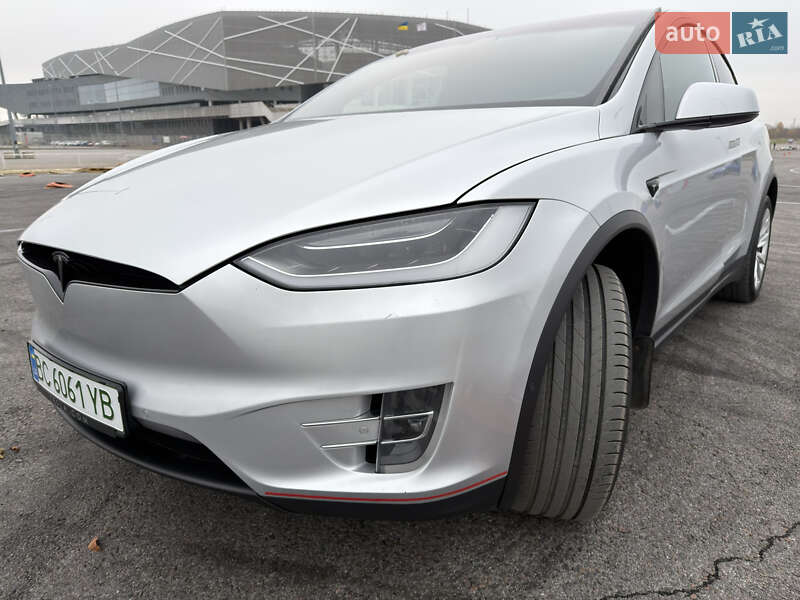 Позашляховик / Кросовер Tesla Model X 2017 в Львові