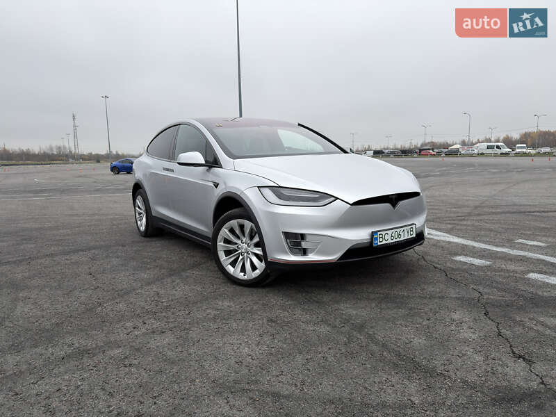 Позашляховик / Кросовер Tesla Model X 2017 в Львові
