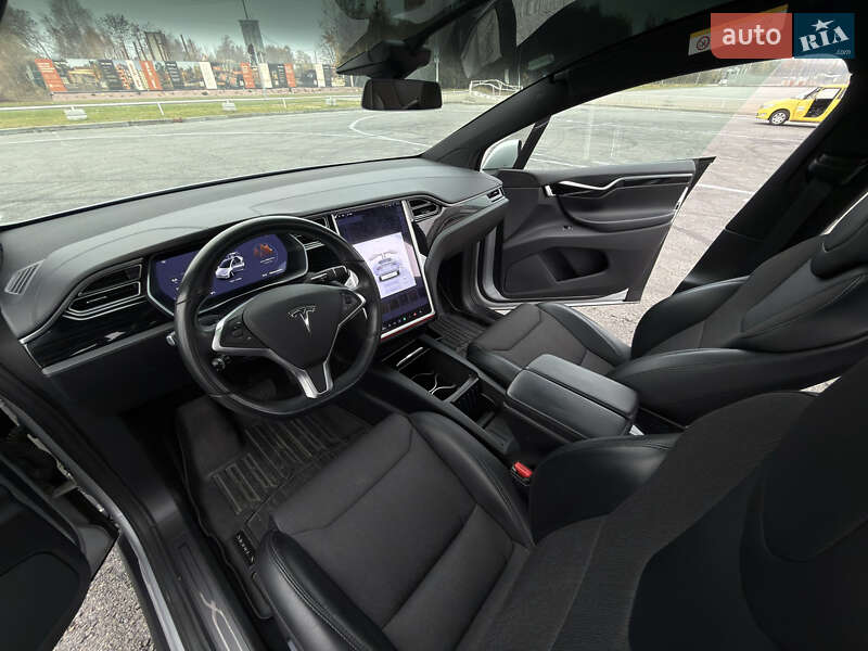 Позашляховик / Кросовер Tesla Model X 2017 в Львові