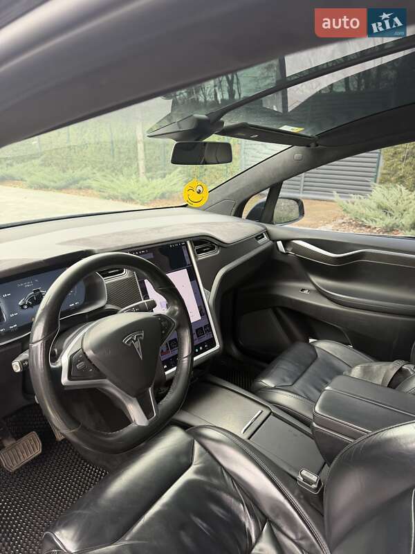 Внедорожник / Кроссовер Tesla Model X 2017 в Умани