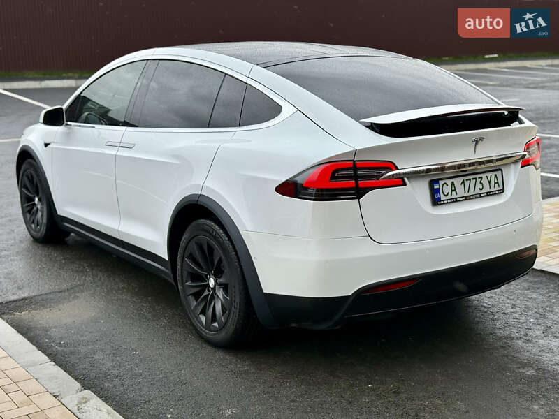 Позашляховик / Кросовер Tesla Model X 2019 в Умані