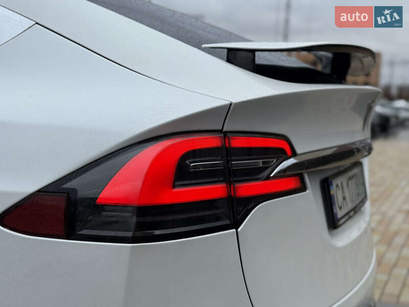 Позашляховик / Кросовер Tesla Model X 2019 в Умані