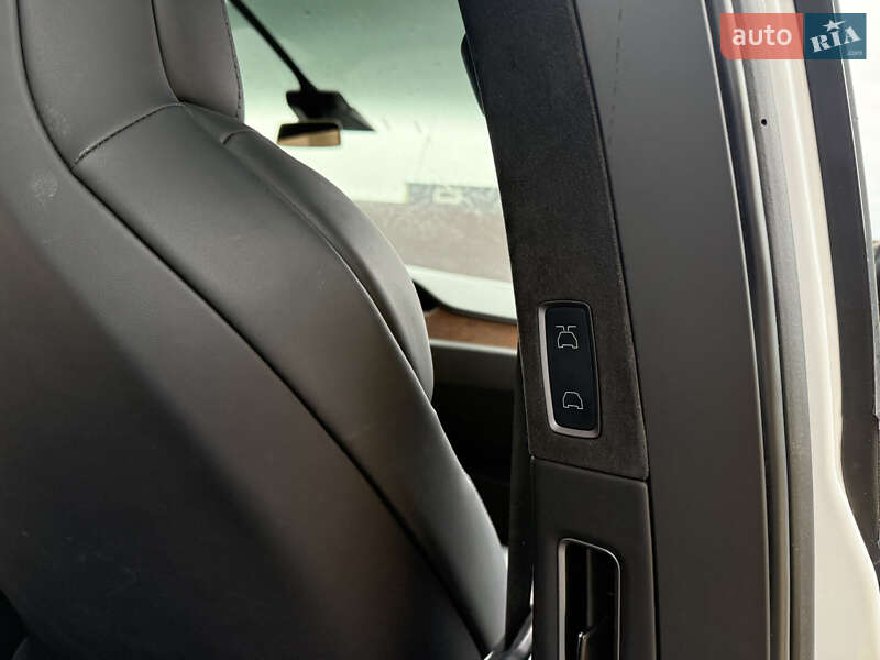 Позашляховик / Кросовер Tesla Model X 2019 в Умані