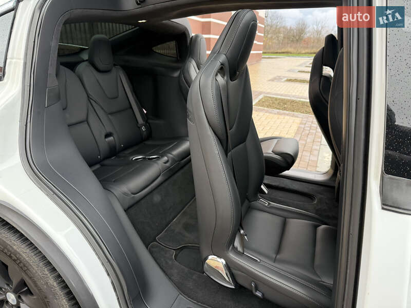 Позашляховик / Кросовер Tesla Model X 2019 в Умані