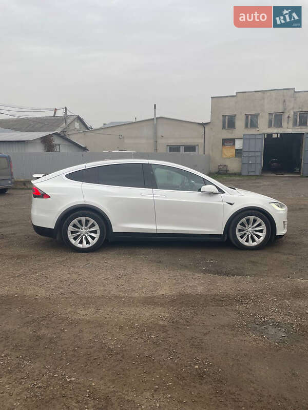 Внедорожник / Кроссовер Tesla Model X 2017 в Черновцах
