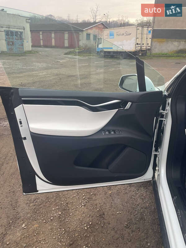 Внедорожник / Кроссовер Tesla Model X 2017 в Черновцах