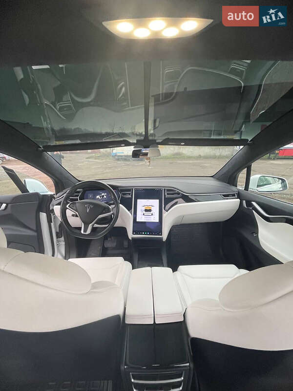 Внедорожник / Кроссовер Tesla Model X 2017 в Черновцах