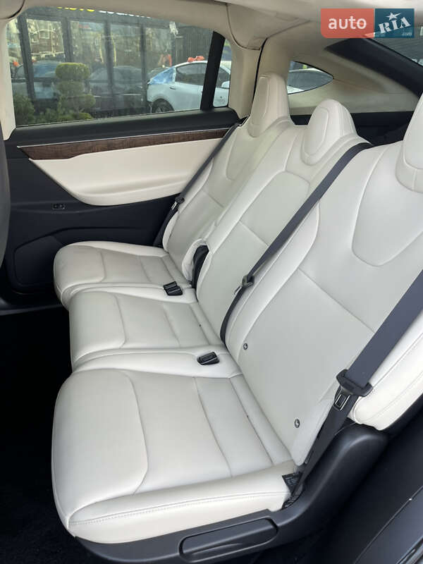 Позашляховик / Кросовер Tesla Model X 2018 в Львові
