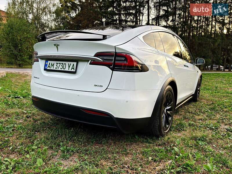 Внедорожник / Кроссовер Tesla Model X 2016 в Озерном