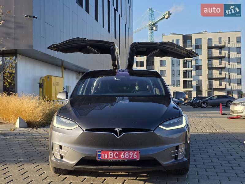 Tesla Model X 2018