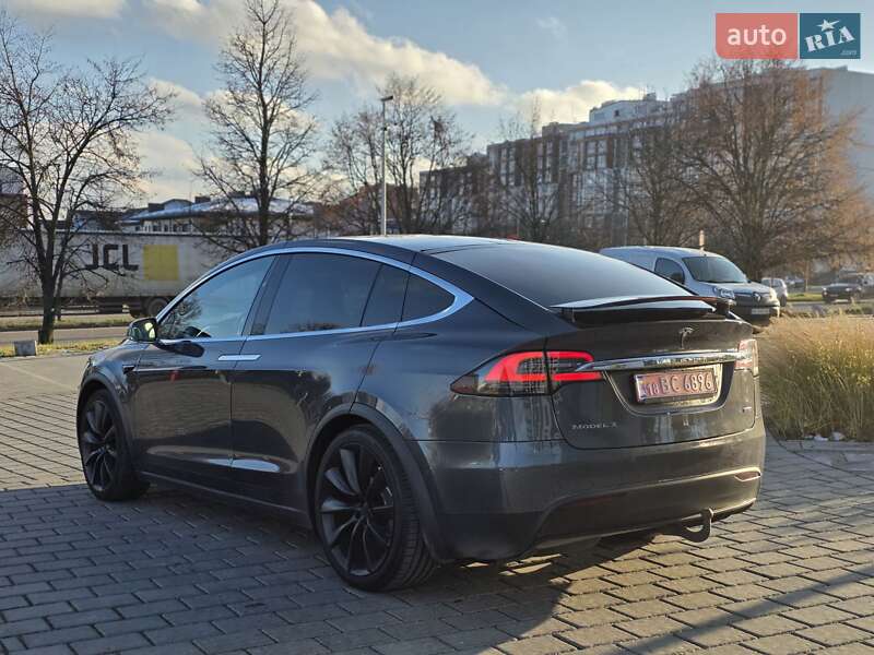 Позашляховик / Кросовер Tesla Model X 2018 в Рівному