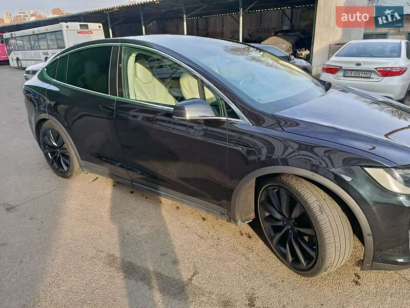 Позашляховик / Кросовер Tesla Model X 2017 в Києві