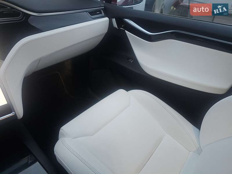 Позашляховик / Кросовер Tesla Model X 2018 в Львові фото 20 Позашляховик / Кросовер Tesla Model X 2018 в Львові