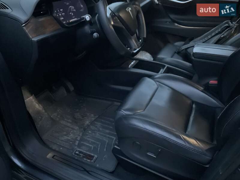 Внедорожник / Кроссовер Tesla Model X 2019 в Ровно