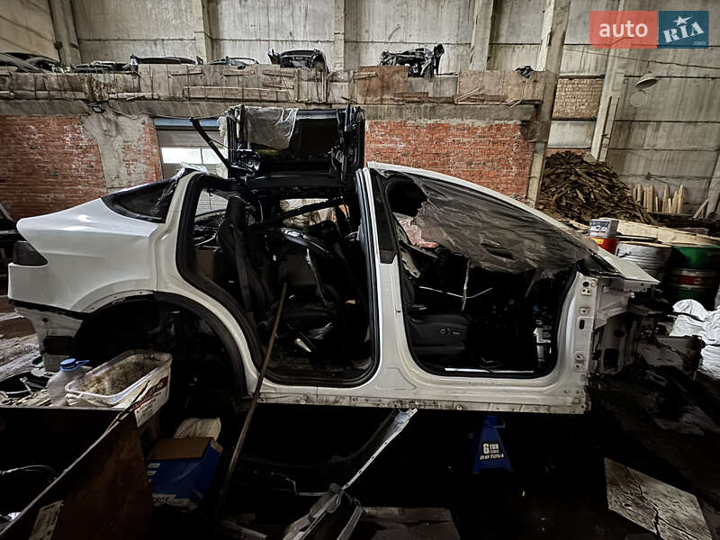 Внедорожник / Кроссовер Tesla Model X 2023 в Черновцах