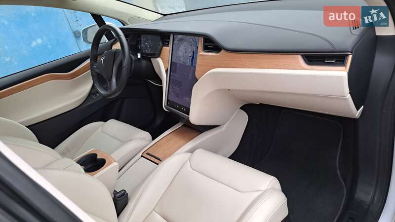 Внедорожник / Кроссовер Tesla Model X 2018 в Костополе