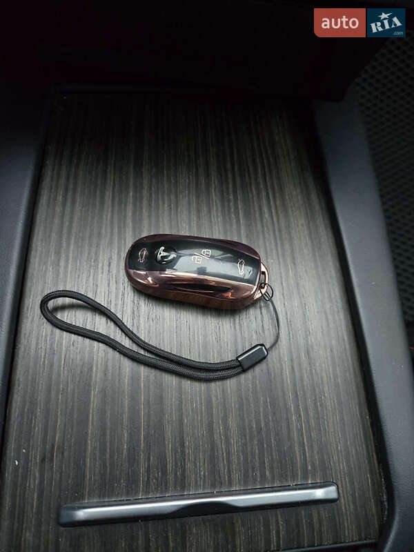 Позашляховик / Кросовер Tesla Model X 2016 в Харкові