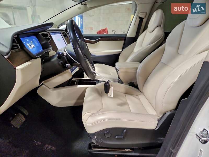 Внедорожник / Кроссовер Tesla Model X 2017 в Полтаве фото 7 Внедорожник / Кроссовер Tesla Model X 2017 в Полтаве