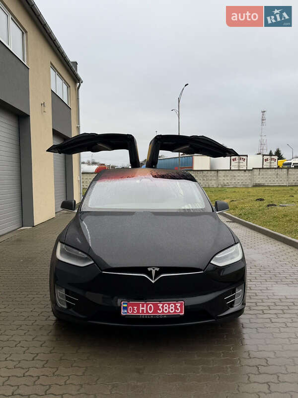 Позашляховик / Кросовер Tesla Model X 2017 в Радехові