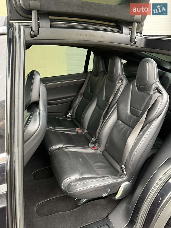 Позашляховик / Кросовер Tesla Model X 2017 в Радехові
