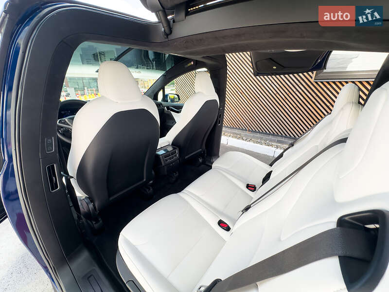 Внедорожник / Кроссовер Tesla Model X 2019 в Киеве