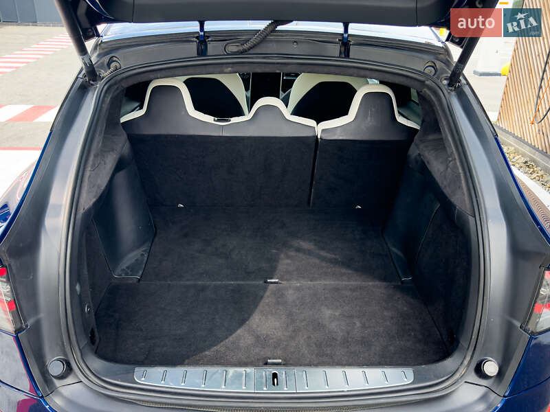 Внедорожник / Кроссовер Tesla Model X 2019 в Киеве