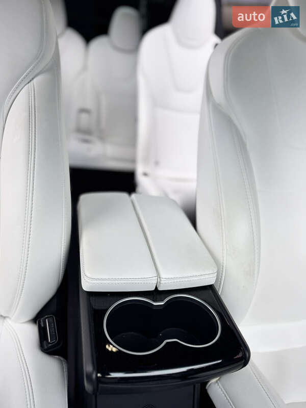 Внедорожник / Кроссовер Tesla Model X 2017 в Киеве