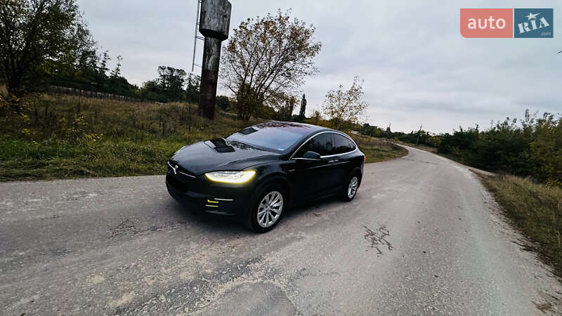 Внедорожник / Кроссовер Tesla Model X 2016 в Коростышеве