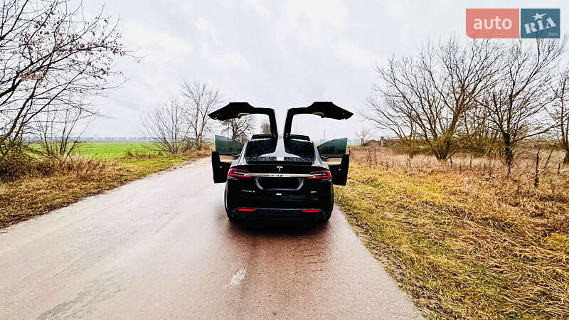 Внедорожник / Кроссовер Tesla Model X 2016 в Коростышеве